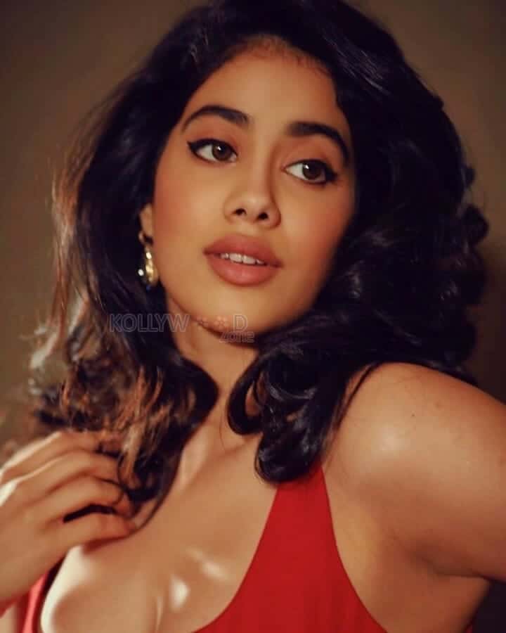 Dostana 2 Actress Janhvi Kapoor Photos 02