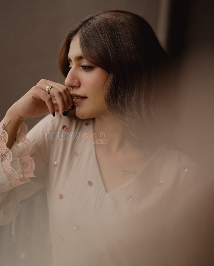 Dreamy Beauty Priya Prakash Varrier in a Beige Embroidered Kurta Photos 01