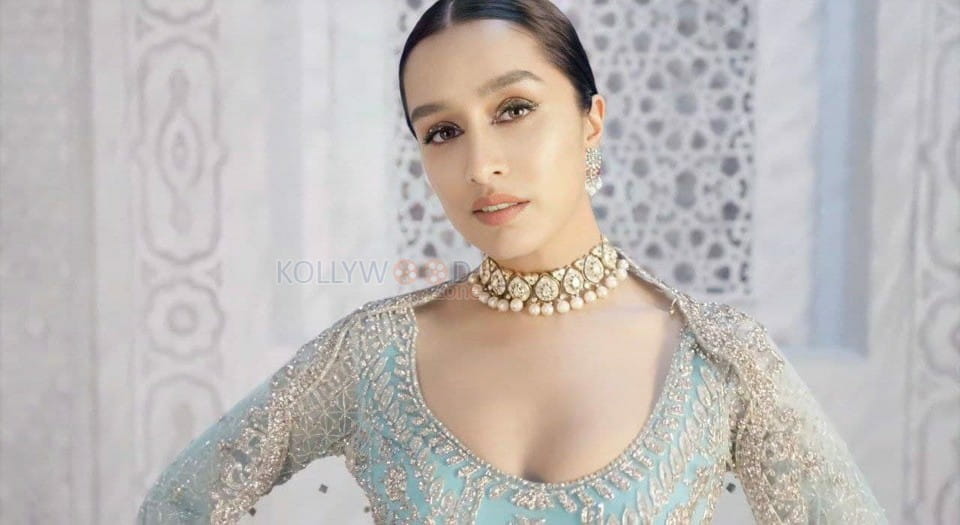Dreamy Shraddha Kapoor Traditional Pictures 01
