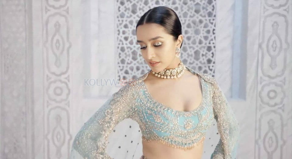 Dreamy Shraddha Kapoor Traditional Pictures 04