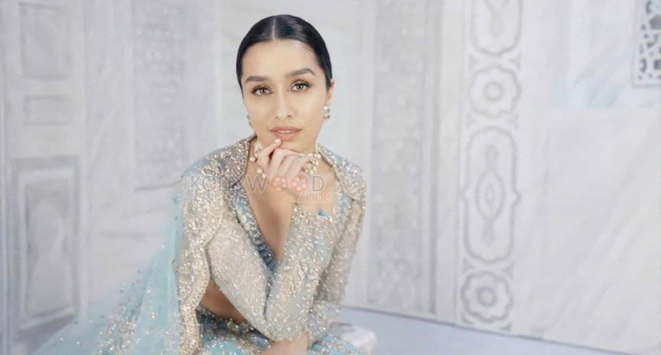 Dreamy Shraddha Kapoor Traditional Pictures 05