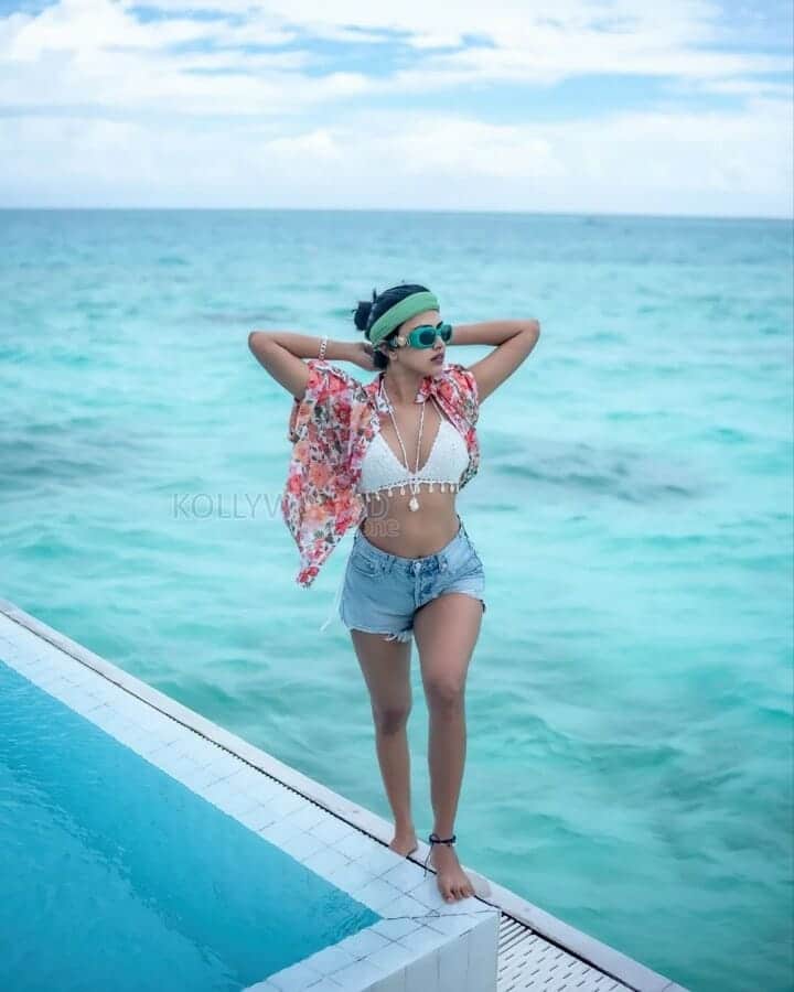 Dusky Actress Amala Paul Sexy Maldives Holiday Photos 04