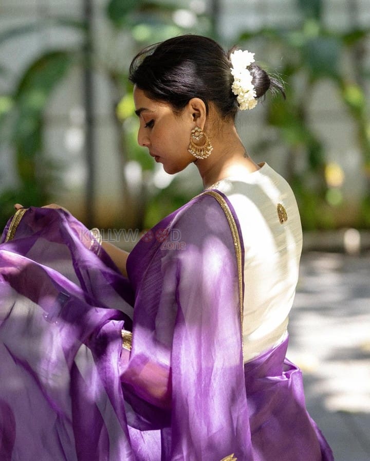 Elegant Aishwarya Lekshmi in a Purple Saree with Cream Blouse Pictures 05