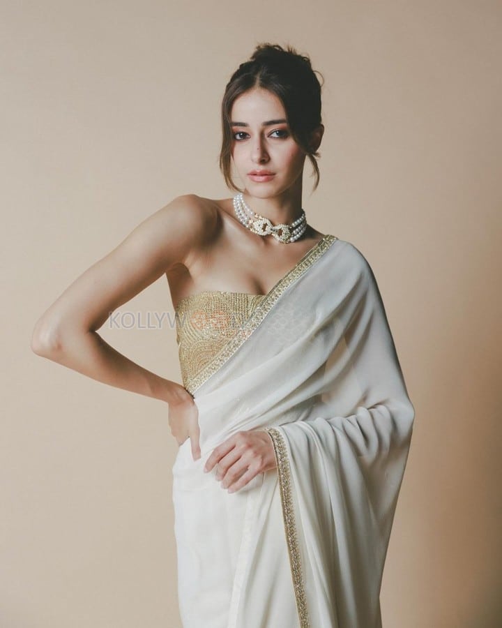 Elegant Ananya Panday in an Ivory Saree with a Metallic Gold Strapless Blouse at the Zee Cine Awards Photos 01