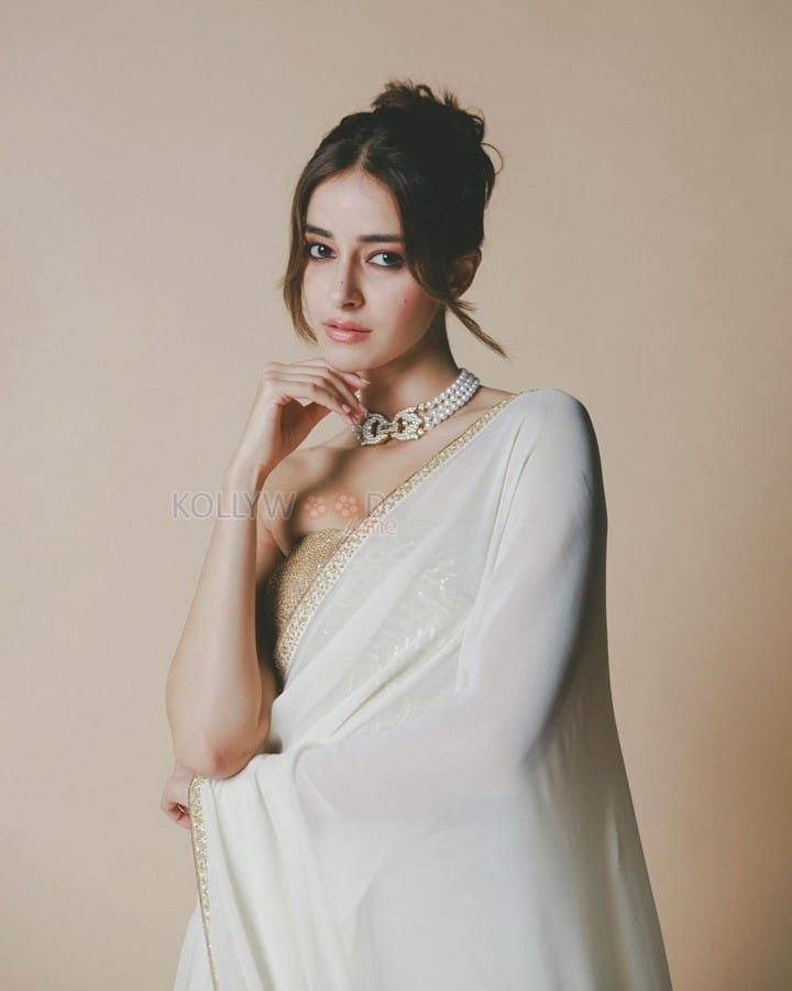 Elegant Ananya Panday in an Ivory Saree with a Metallic Gold Strapless Blouse at the Zee Cine Awards Photos 02
