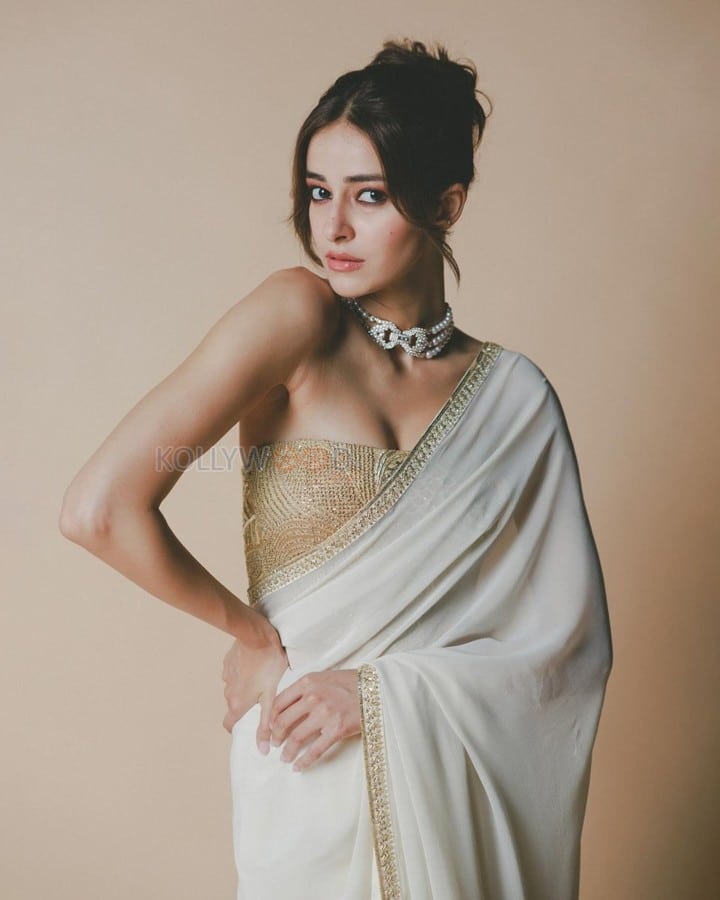 Elegant Ananya Panday in an Ivory Saree with a Metallic Gold Strapless Blouse at the Zee Cine Awards Photos 04