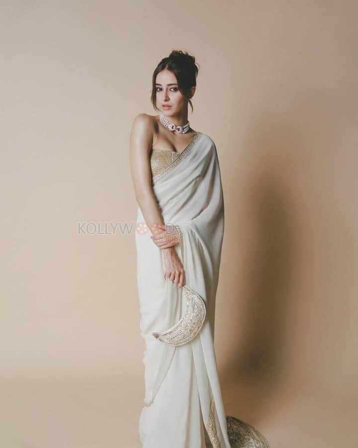 Elegant Ananya Panday in an Ivory Saree with a Metallic Gold Strapless Blouse at the Zee Cine Awards Photos 05