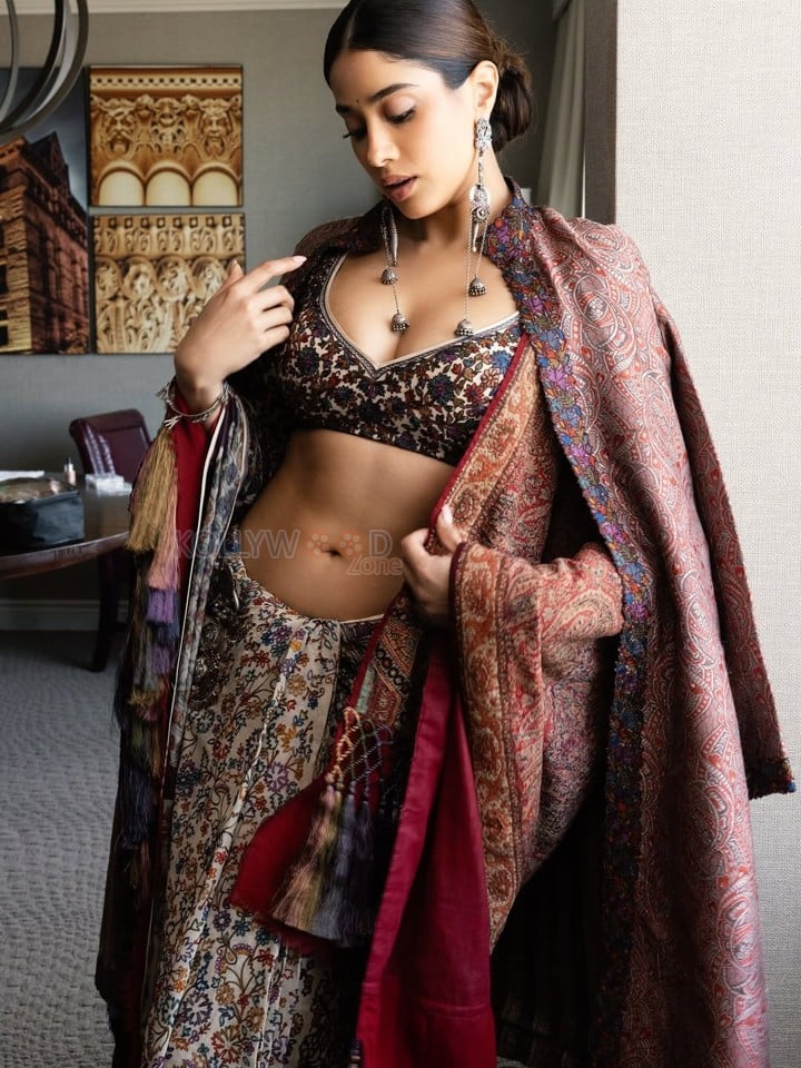 Elegant Janhvi Kapoor in a Beautiful Resham Saree with a Backless Full Sleeve Blouse Photos 07