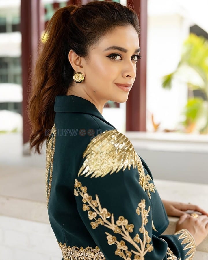 Elegant Keerthy Suresh in a Strapless Black Cropped Blazer Top with a Draped Skirt Photos 05
