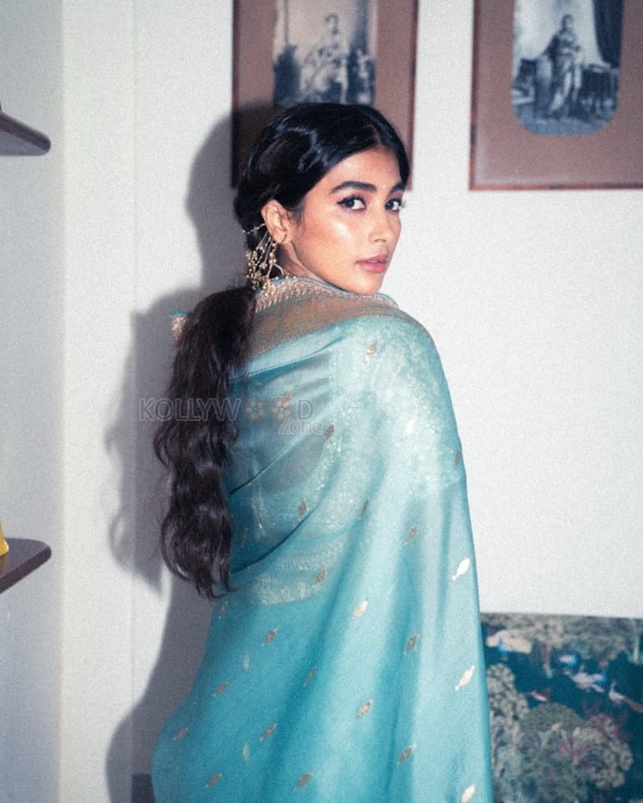 Elegant Vintage Beauty Pooja Hegde in a Sky Blue Paithani Saree Photos 06