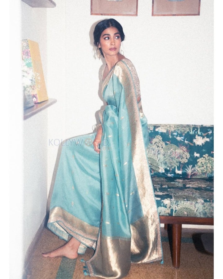 Elegant Vintage Beauty Pooja Hegde in a Sky Blue Paithani Saree Photos 07