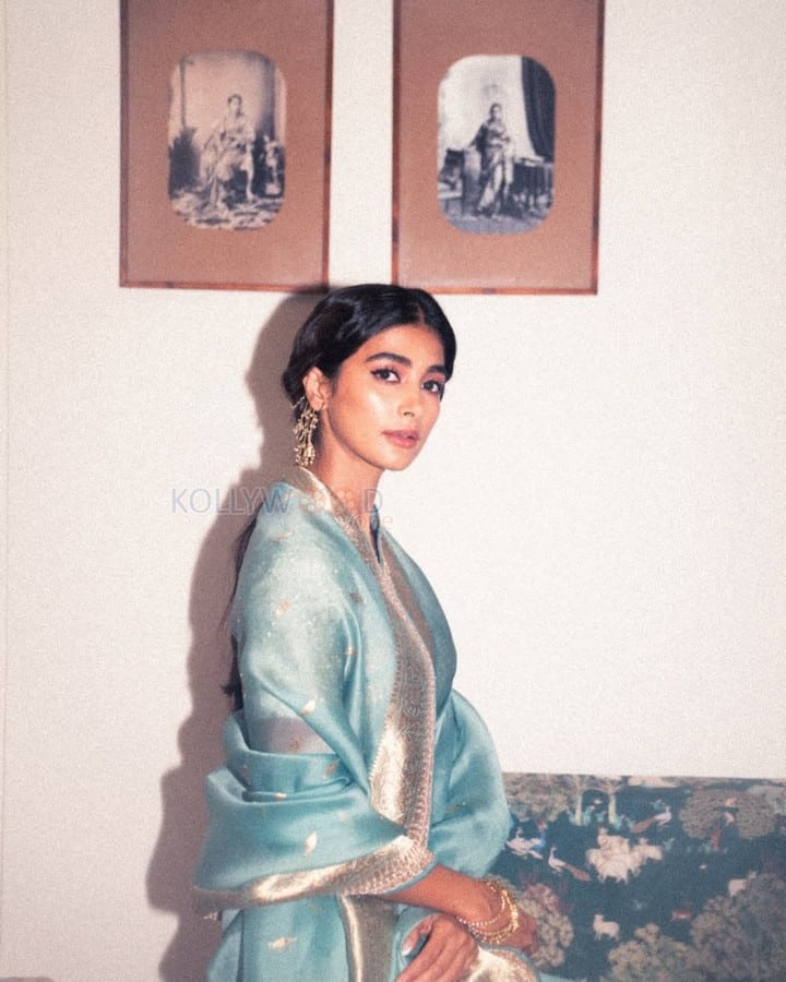 Elegant Vintage Beauty Pooja Hegde in a Sky Blue Paithani Saree Photos 08