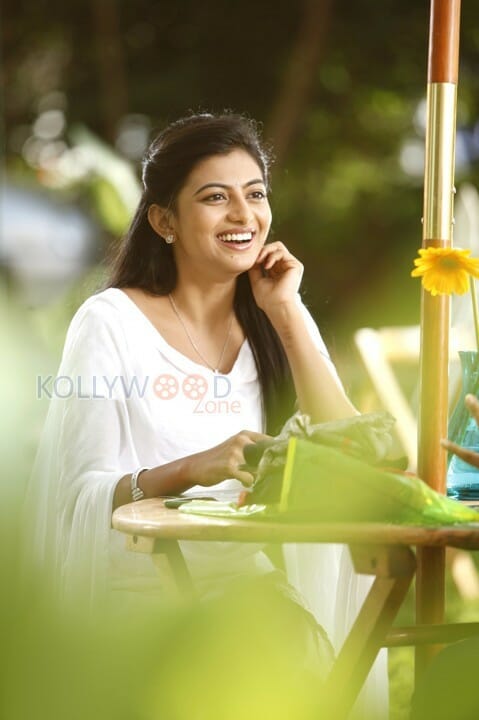Enakku Innoru Per Irukku Movie Heroine Anandhi Pictures