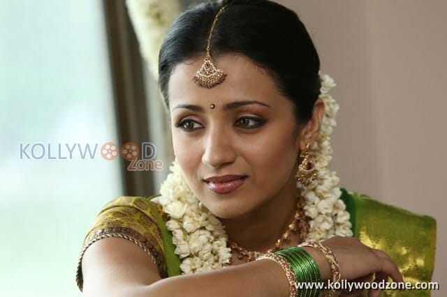 Endrendrum Punnagai Trisha Photos