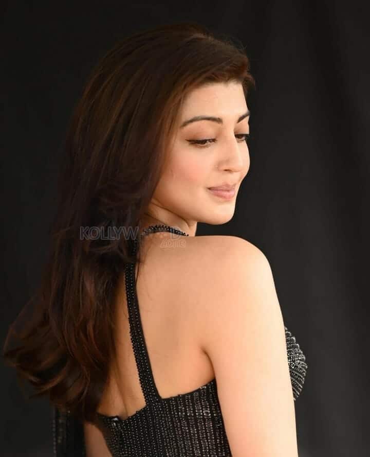 Engaging Pranitha Subhash in Black Saree Pictures 04