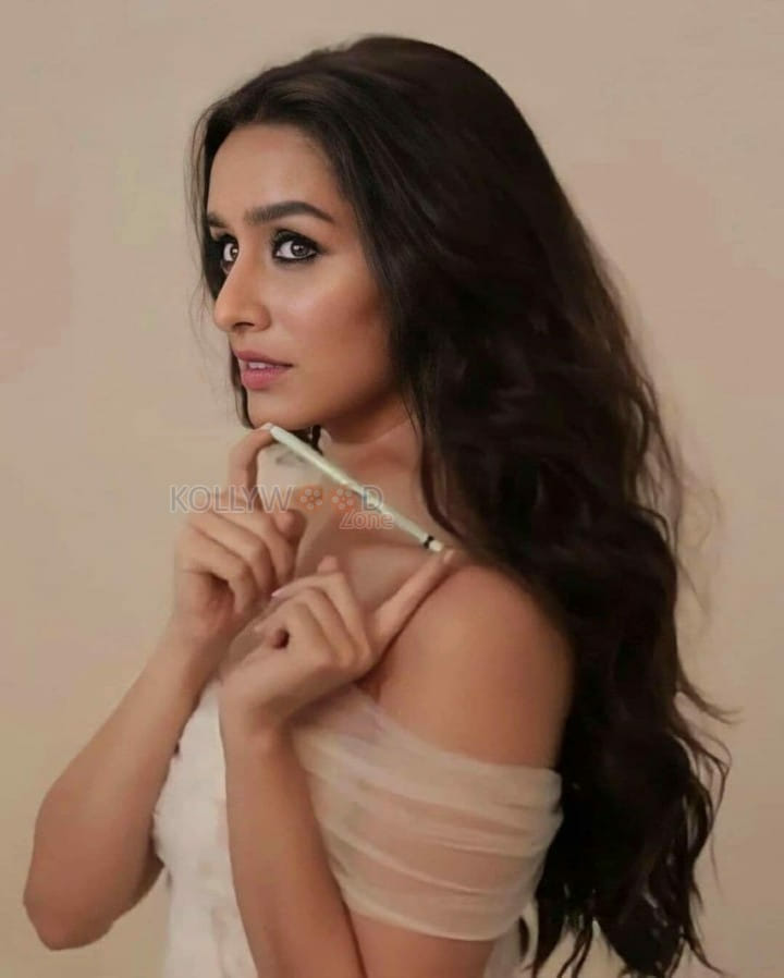 Enticing Shraddha Kapoor Photos 04