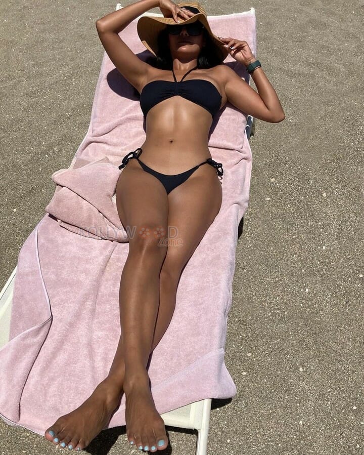 Esha Gupta Hot Bikini Pictures