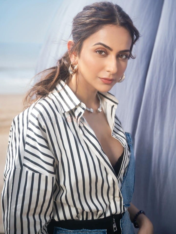 Fashionable Rakul Preet Singh in a Black and White Striped Denim Shirt with a Black Bralette and Fitted Pencil Skirt Pictures 02
