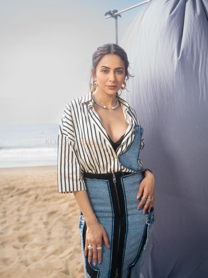 Fashionable Rakul Preet Singh in a Black and White Striped Denim Shirt with a Black Bralette and Fitted Pencil Skirt Pictures 05