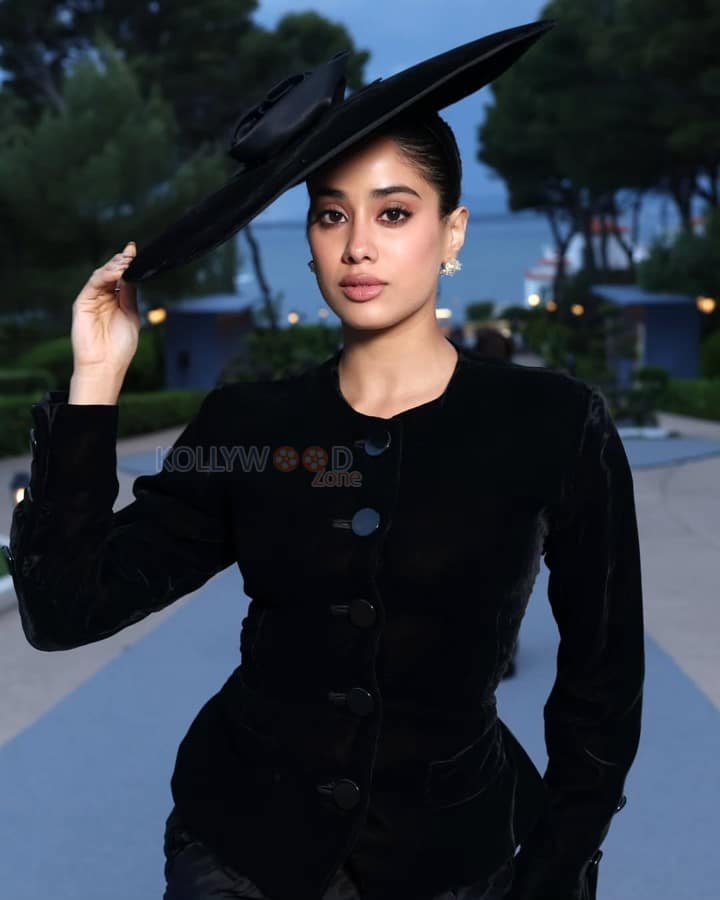 Fashionista Janhvi Kapoor in a Black Velvet Jacket with a Sculpted Skirt Photos 01