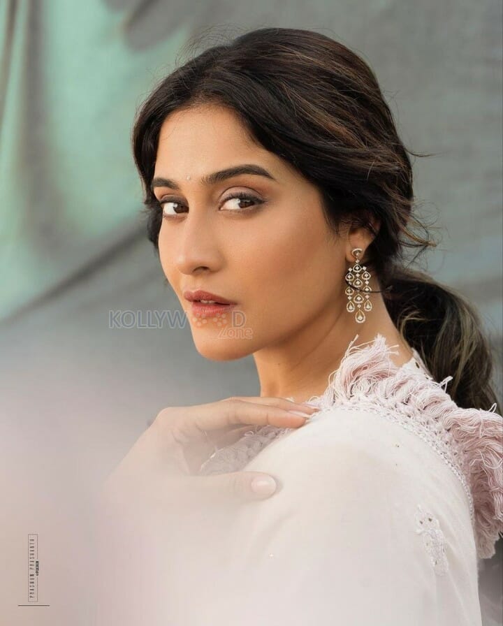 Flashback Heroine Regina Cassandra Photos 03