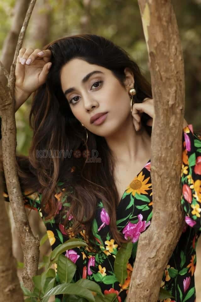 Flawless Janhvi Kapoor Picture 01