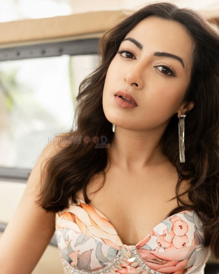 Gangers Movie Heroine Catherine Tresa in a Printed Bralette and Skirt Pictures 02