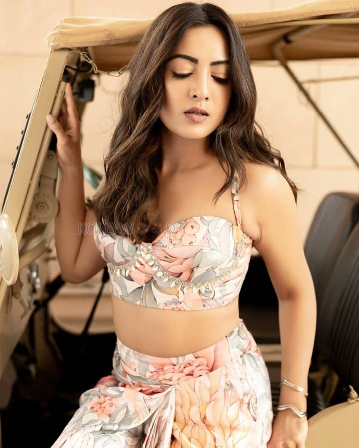 Gangers Movie Heroine Catherine Tresa in a Printed Bralette and Skirt Pictures 03