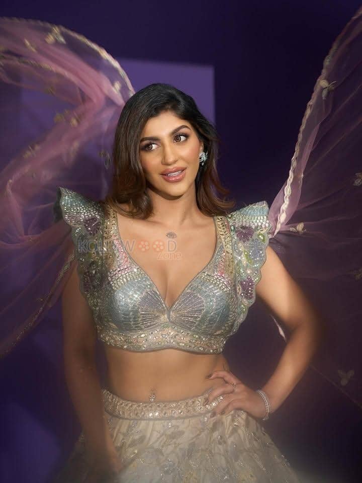 Glam Actress Yashika Aannand in a Teal Lehenga Photos 01
