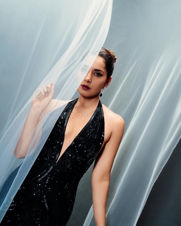 Glam Doll Raashi Khanna in a Black Sequin Cocktail Gown Photos 09