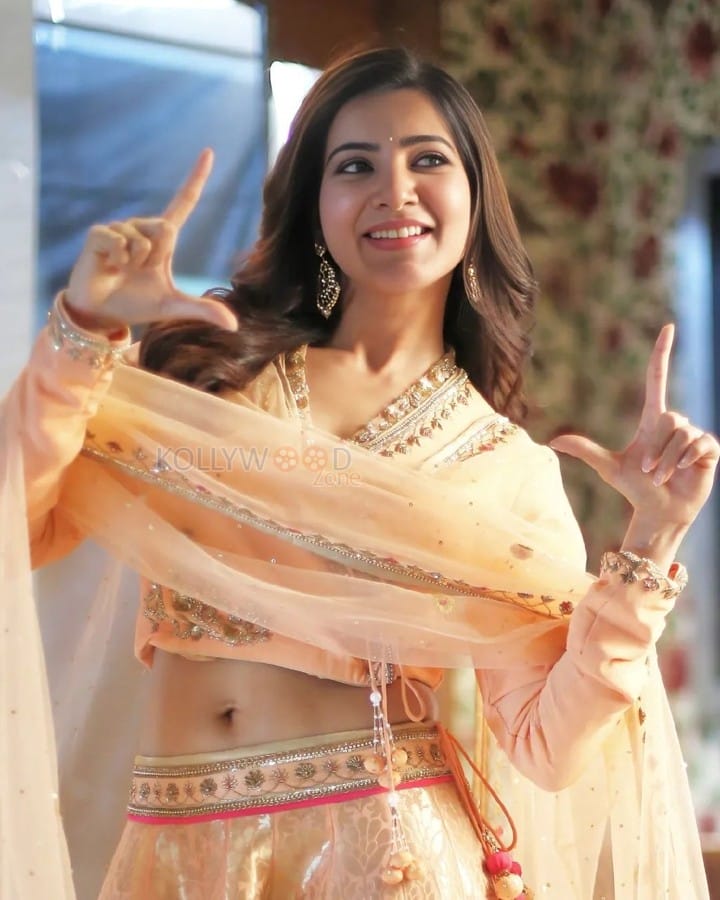 Glam Samantha Ruth Prabhu Navel in a Traditional Lehenga Picture 01