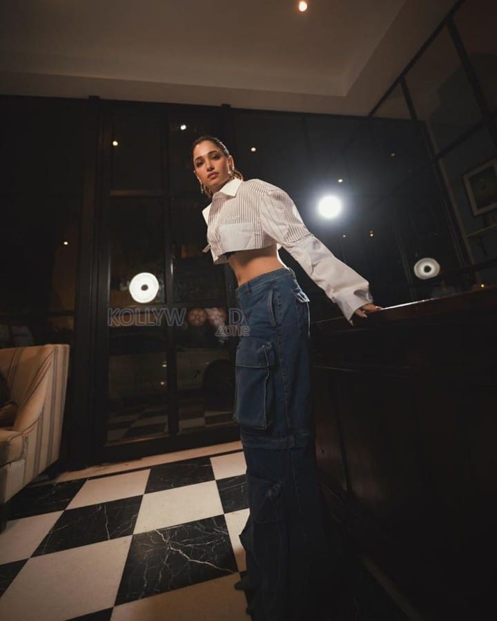 Glam Tamannaah Bhatia in a Casual Off White Cropped Shirt with Black Bra and Blue Denim Jeans Pictures 09