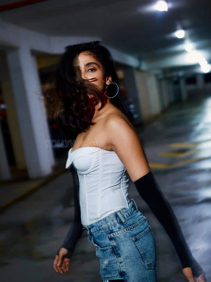 Glamorous Deepti Sati in a White Tie Corset Top with Denim Pant Photos 02