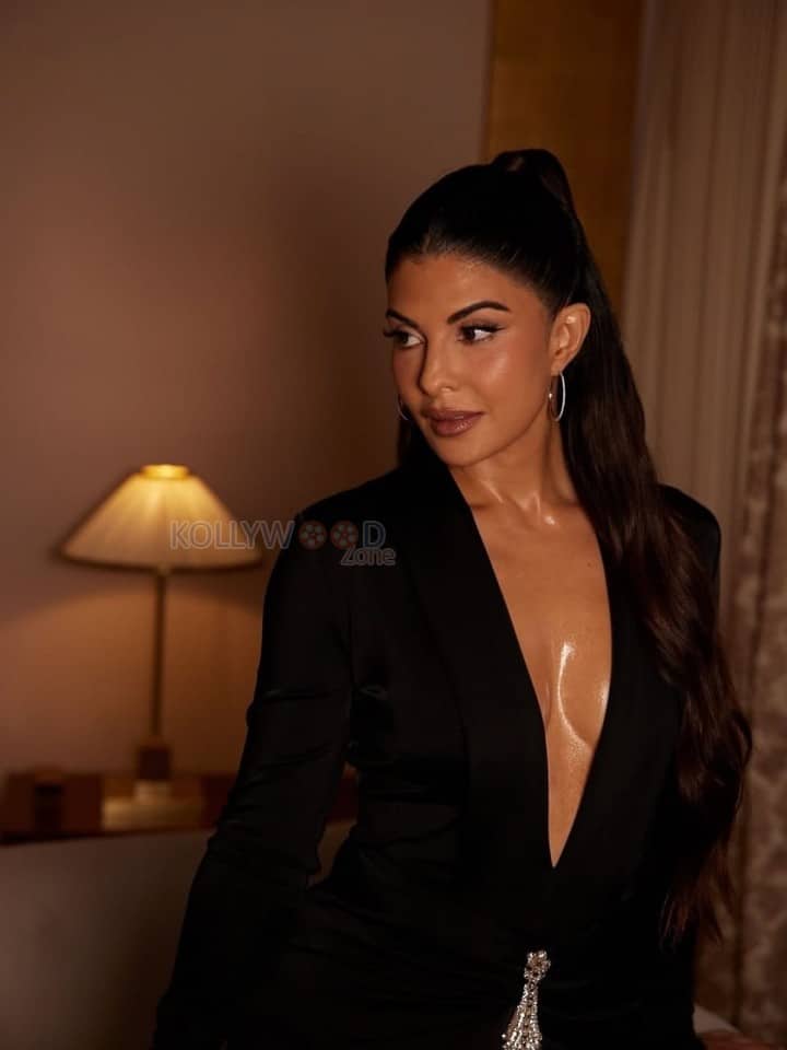 Glamorous Jacqueline Fernandez in a Deep Neck Black Gown at Paris Fashion Week Pictures 04