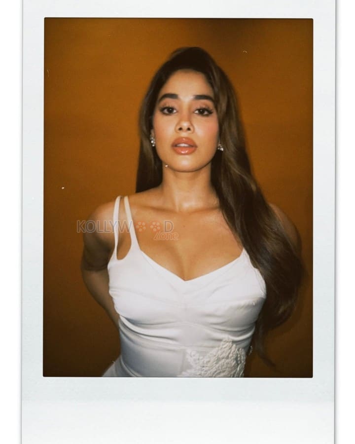Glamorous Janhvi Kapoor in a White Fish Cut Skin Tight Embroidered Dress Pictures 02