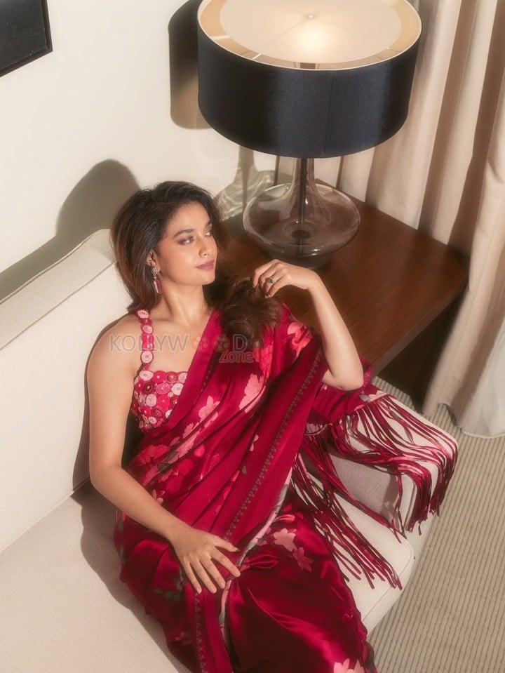 Glamorous Keerthy Suresh in a Red Saree with Sleeveless Blouse Photos 01