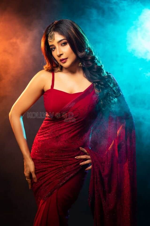 Glamorous Sakshi Agarwal in Red Saree Photoshoot Pictures 01