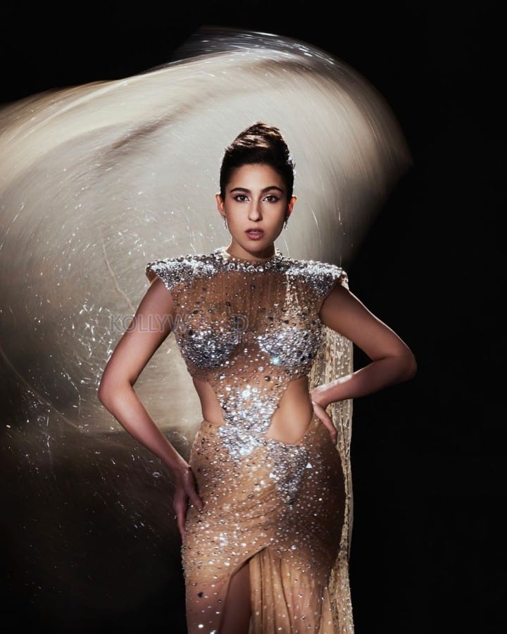 Glamour Sara Ali Khan in a Shimmering Golden Gown Photos 05
