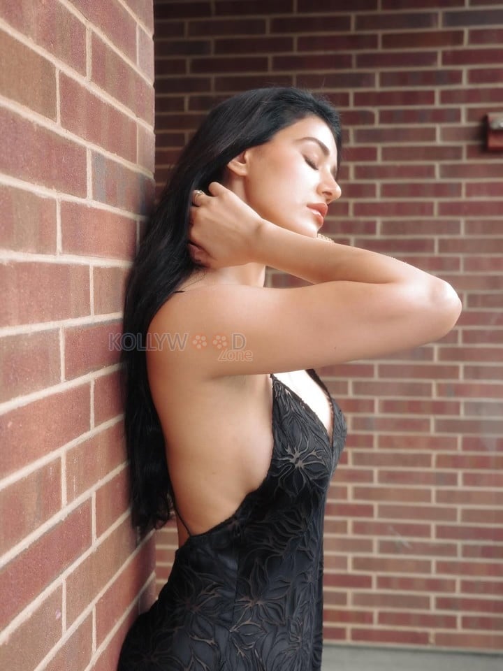 Glamourous Disha Patani in a Black Backless Deep Neck Slip Dress Photos 04