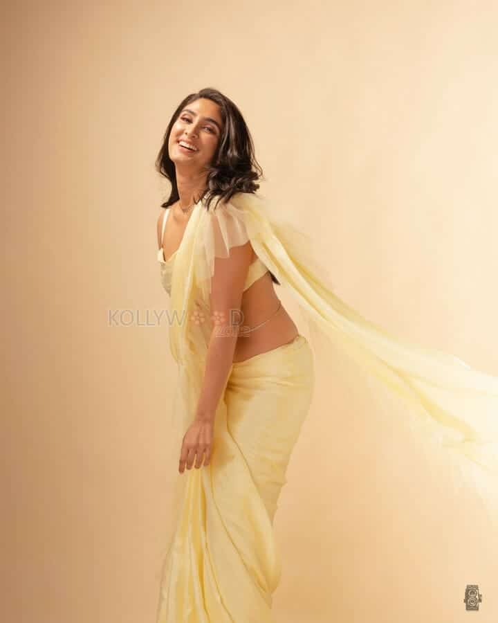 Gold Movie Actress Deepti Sati in Sexy Saree Photoshoot Pictures 04