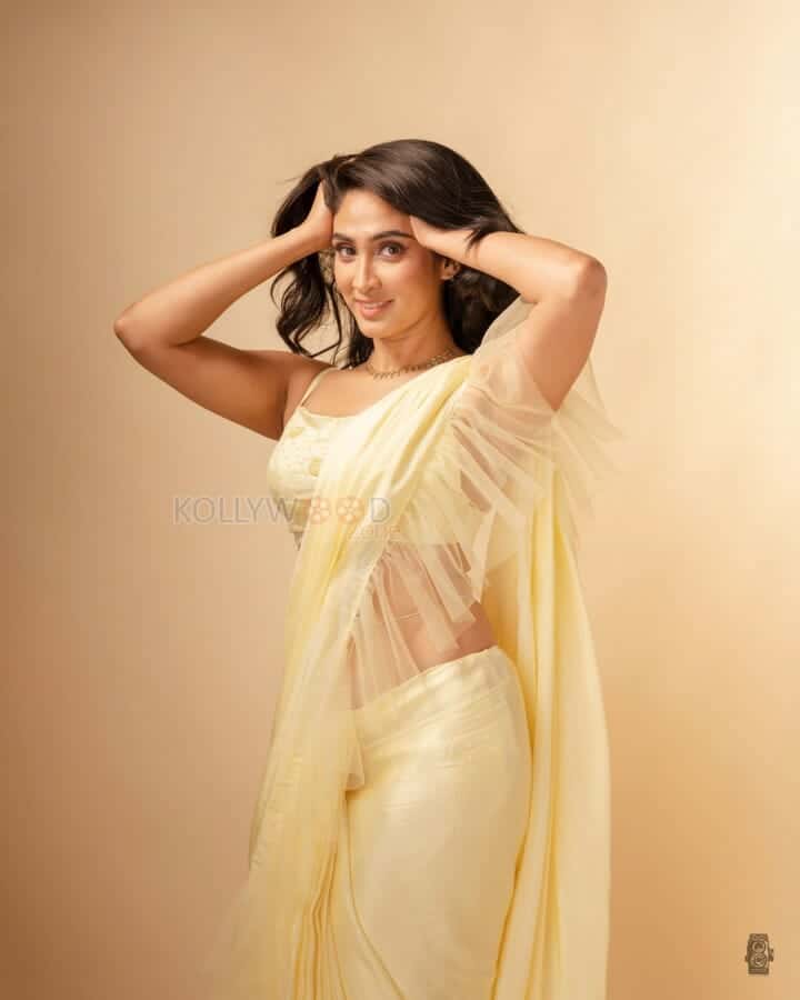 Gold Movie Actress Deepti Sati in Sexy Saree Photoshoot Pictures 06