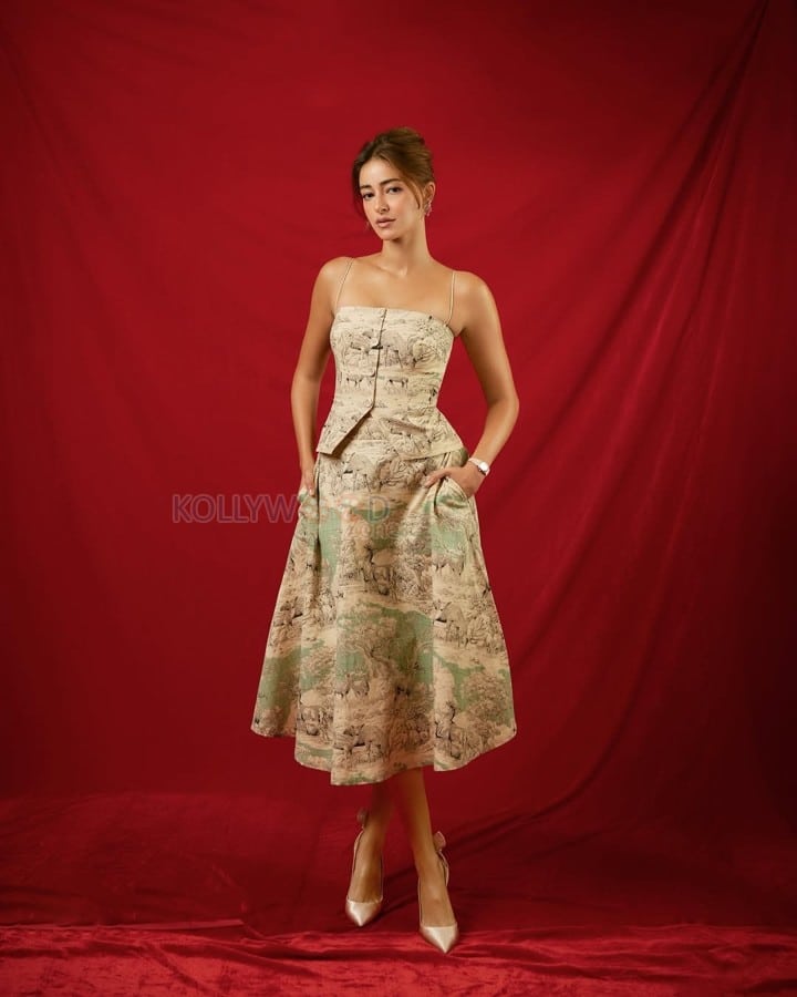 Gorgeous Ananya Panday in a Two Piece Floral Midi Skirt with a Bustier Strap Top Photos 01