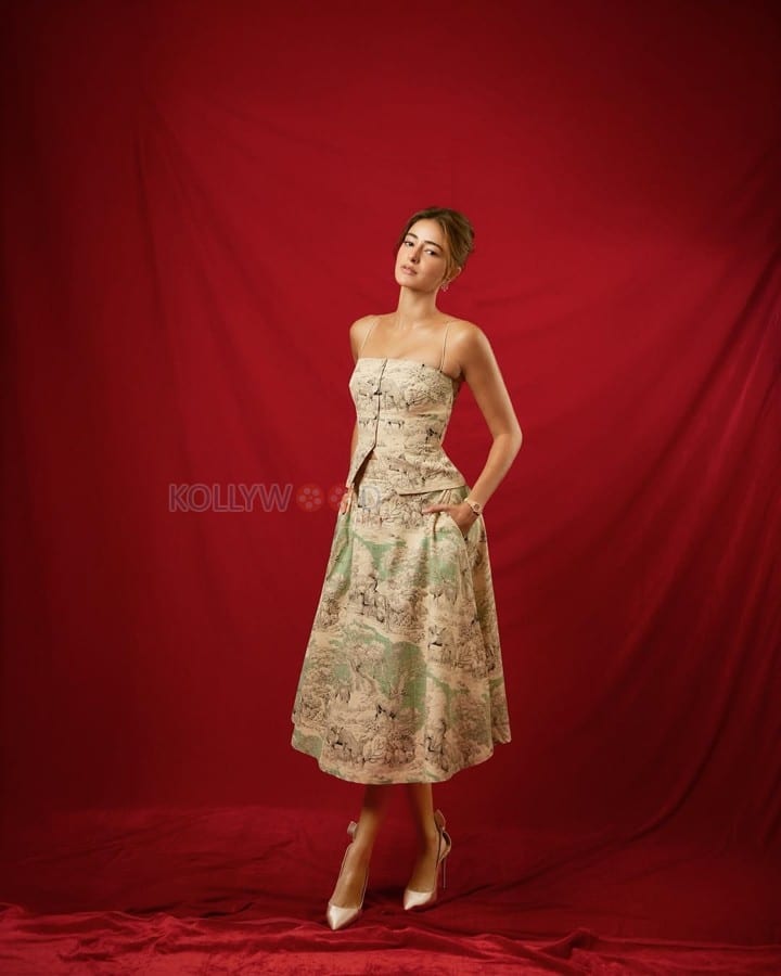 Gorgeous Ananya Panday in a Two Piece Floral Midi Skirt with a Bustier Strap Top Photos 07