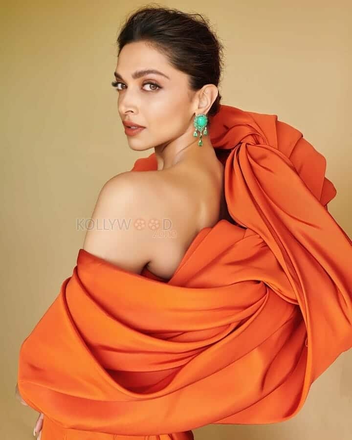 Gorgeous Beauty Deepika Padukone New Photos 01