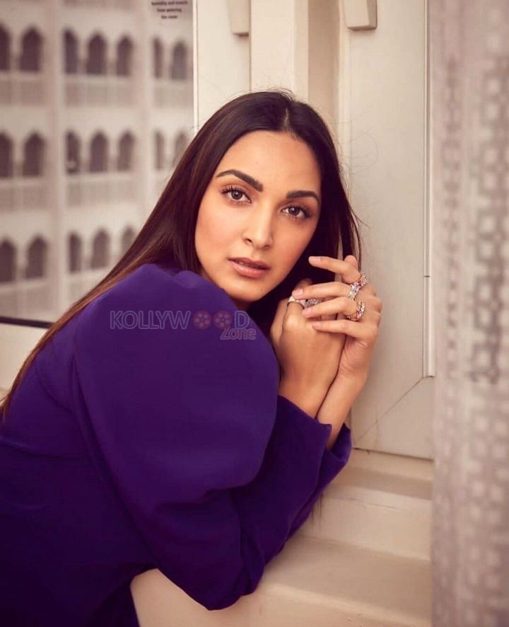 Gorgeous Kiara Advani in a Purple Formal Pantsuit Photos 03