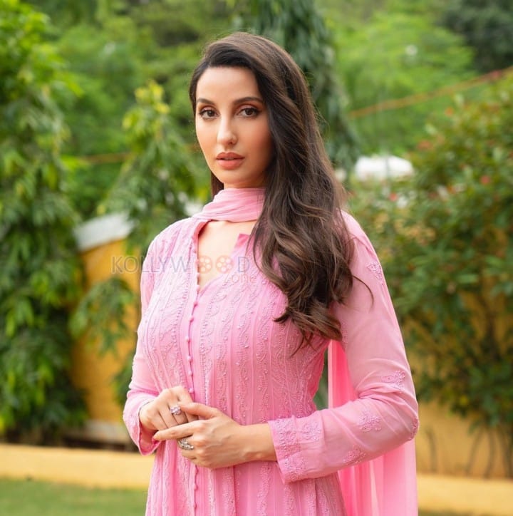 Gorgeous Nora Fatehi in a Pink Salwar Suit Photos 04