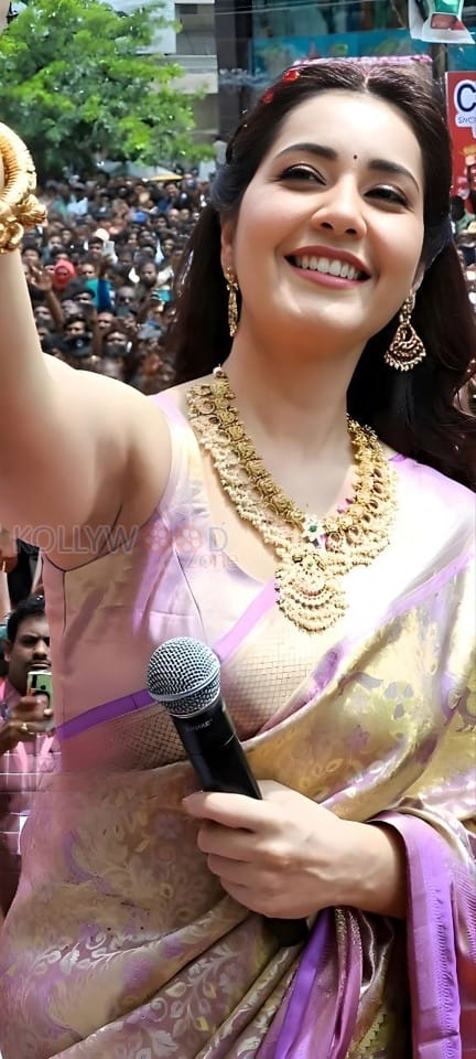 Gorgeous Raashi Khanna Selfie in Silk Saree Photos 02