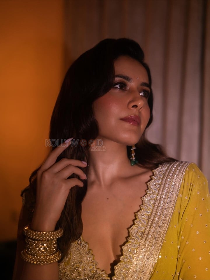 Gorgeous Raashi Khanna in a Mustard Yellow Saree with an Embellished Border and a Golden Embroidered Blouse Pictures 08