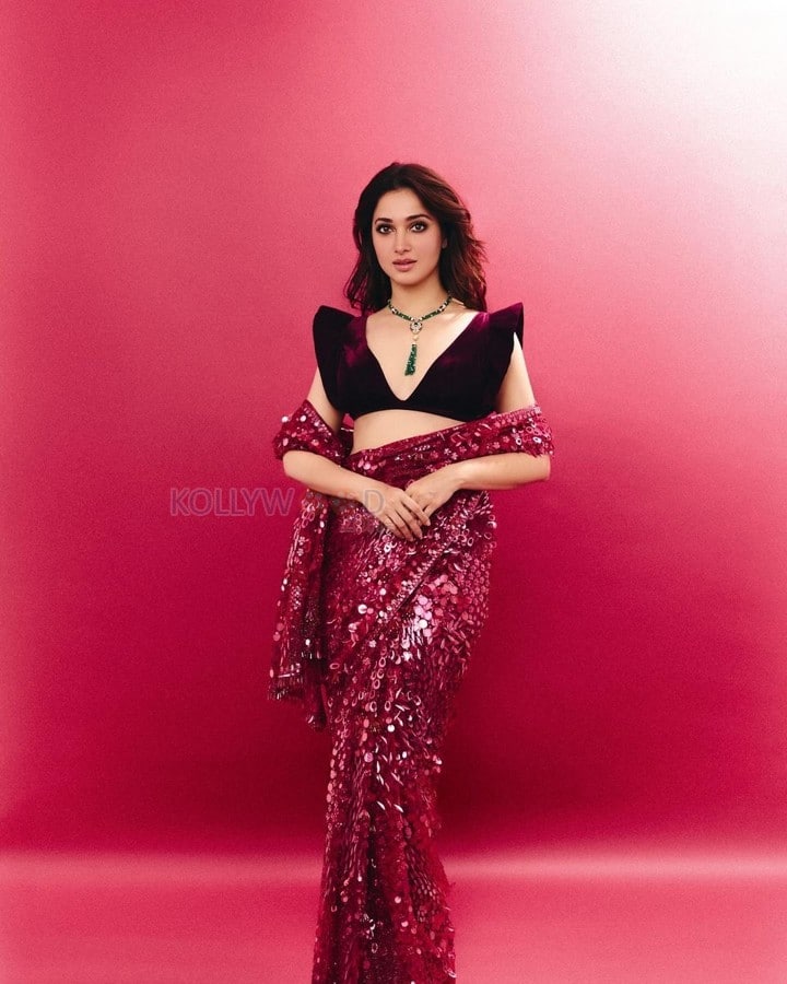Gorgeous Tamannaah Bhatia in a Manish Malhotra Scarlet Saree Photos 04