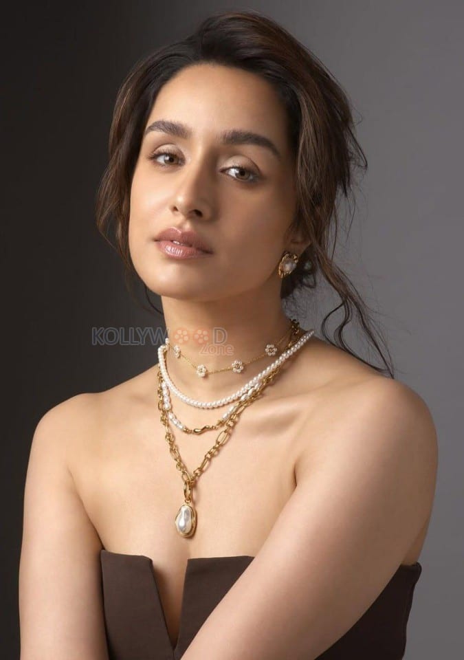 Graceful Beauty Shraddha Kapoor Gorgeous Photos 01